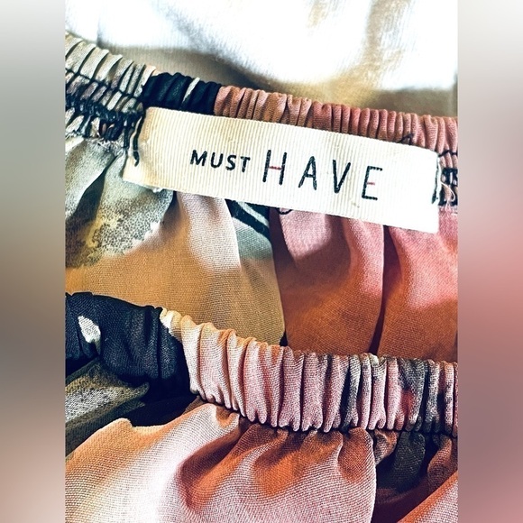 Must Have Women’s Small Floral Off-Shoulder Smocked Top • Ruffle Sleeve • EGUC - Picture 10 of 11